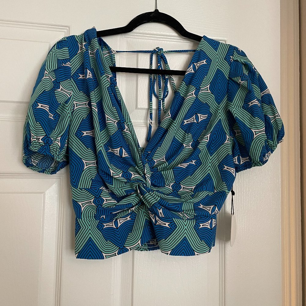 NWT Twisted knot cropped top